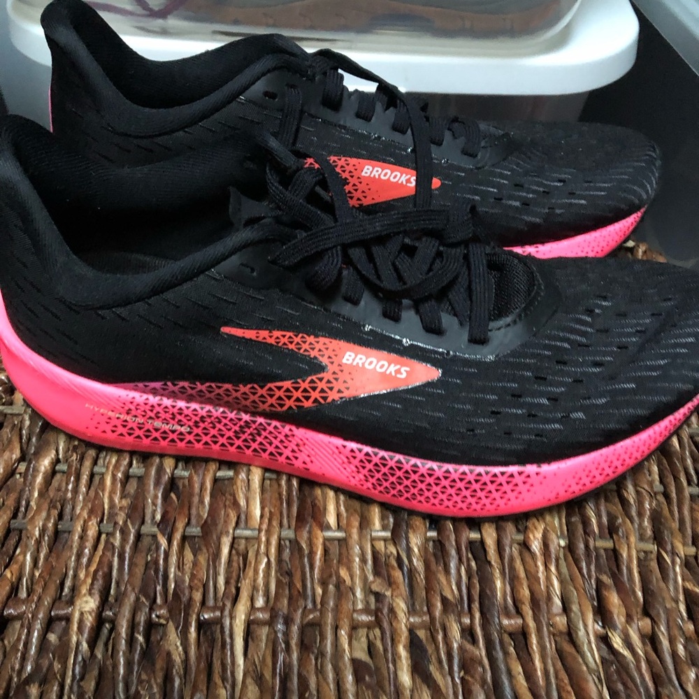 Brooks Women's Black and Neon Pink Athletic Shoes